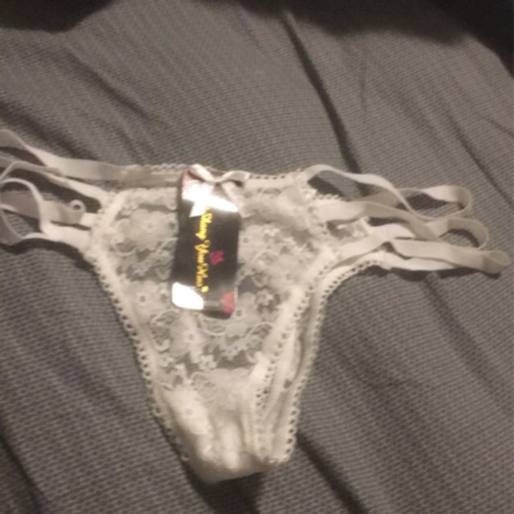 Lacy thong - Picture 2 of 3